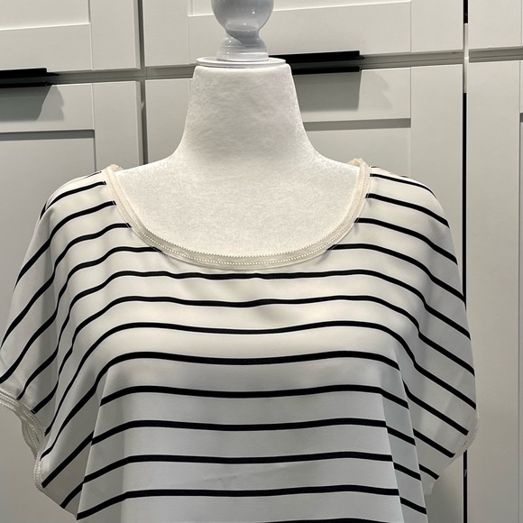 NWOT - Banana Republic - Silky Black/ White Stripe Tee with Picot Trim / Large - Picture 2 of 12